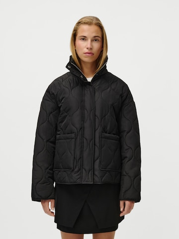 LeGer by Lena GerckePrijelazna jakna 'Beyond' - crna boja: prednji dio