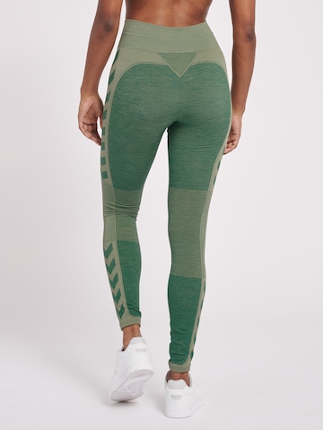 Skinny Pantaloni sportivi di Hummel in verde