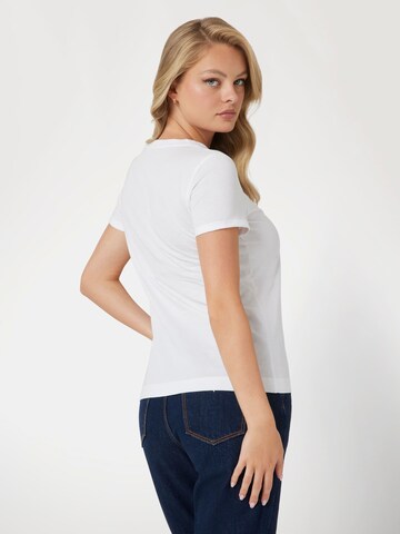 GUESS - Camiseta en blanco