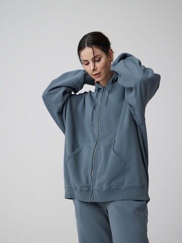 A LOT LESS Sweat jacket 'Merle' in Blue: front