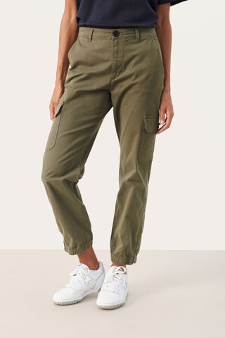 Effilé Pantalon cargo 'Sevens' Part Two en vert : devant
