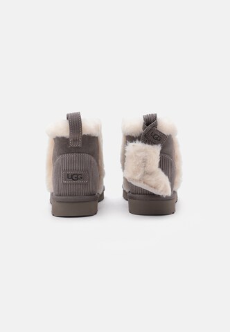 UGG Bootsit 'Classic Mini Heritage' värissä vihreä