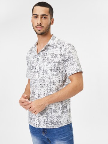 Coupe regular Chemise AÉROPOSTALE en blanc : devant