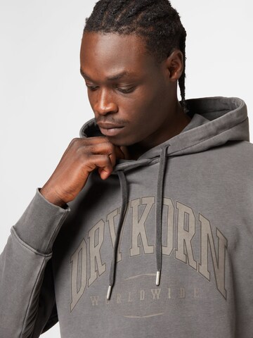 DRYKORN Sweatshirt 'Bradley' in Grijs