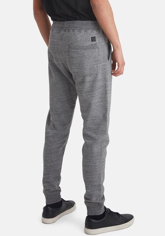 Tapered Pantaloni di BLEND in grigio