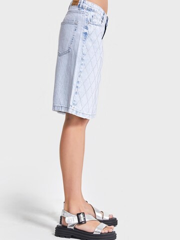 IT'S BASIC Regular Jeans 'Rhinestone Bermuda Denim Short' in Blauw