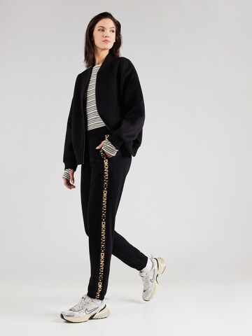 Tapered Pantaloni sportivi di DKNY Performance in nero