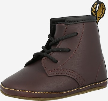 Dr. Martens Tipegő cipők 'Crib' - piros: elől