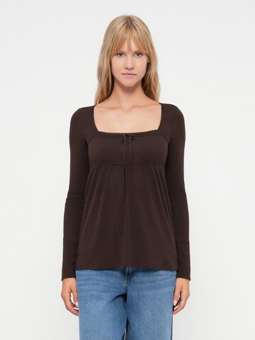 HOLLISTER Shirt in Brown: front