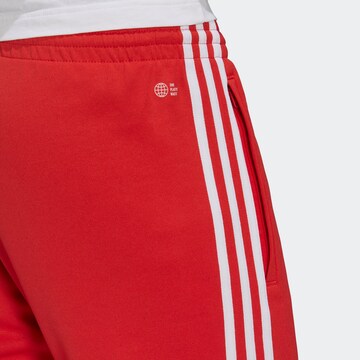 ADIDAS ORIGINALS Tapered Hose 'Adicolor Classics Primeblue Sst' in Rot