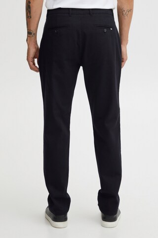 !Solid Regular Chino Pants in Black