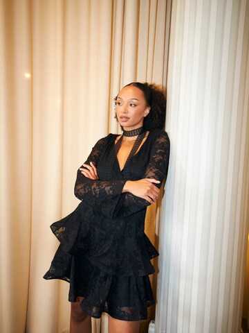 Robe ' Dahlilacras ' Crās en noir : sur le côté