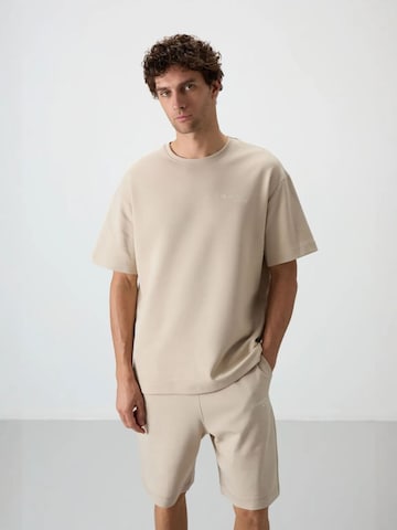 Completo sportivo di Tommy Life in beige