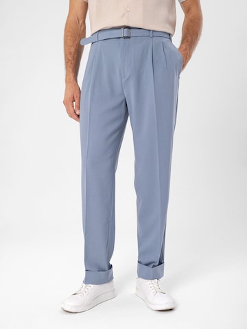 Antioch Loose fit Pleat-Front Pants in Blue: front