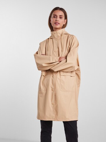 Manteau mi-saison 'Rainy' PIECES en marron : devant