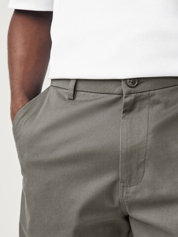 regular Pantaloni chino di Next in grigio