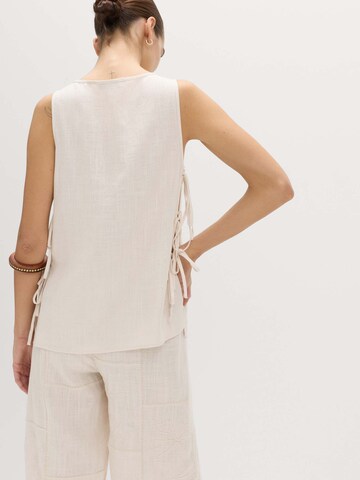 Top di Marks & Spencer in beige