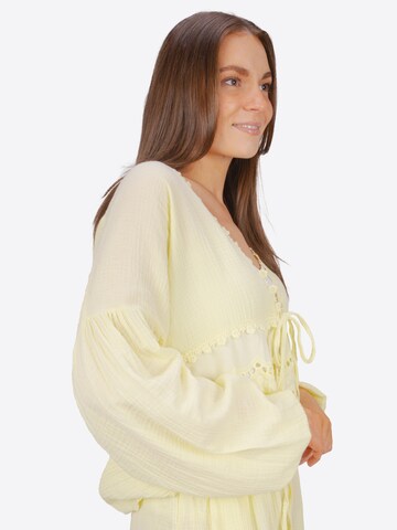 Seasons of April Blouse 'Laura' in Geel