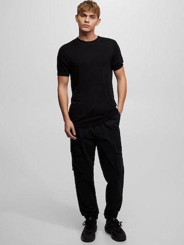 Pull&Bear Tapered Cargobroek in Zwart: voorkant