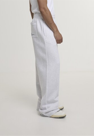 Karl Kani - Loosefit Pantalón '89' en gris