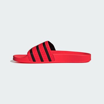 ADIDAS ORIGINALS - Zapatos abiertos 'Adilette' en rojo