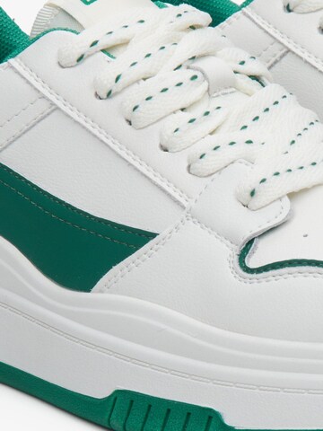 ES8 Sneaker low '23012' i hvid