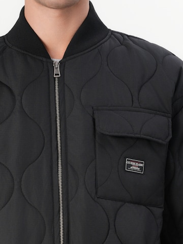 GUESS JEANS Átmeneti dzseki - fekete