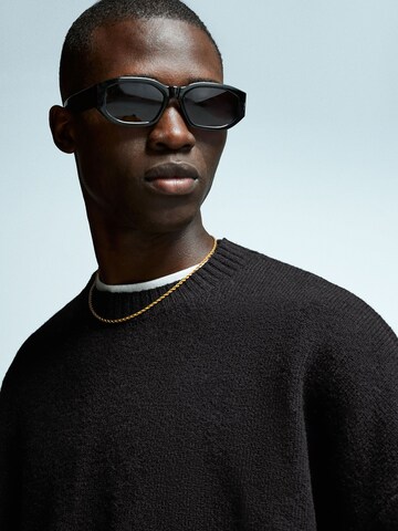Pulover de la Bershka pe negru