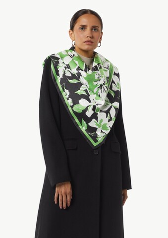COMMA Shawl in Green: front