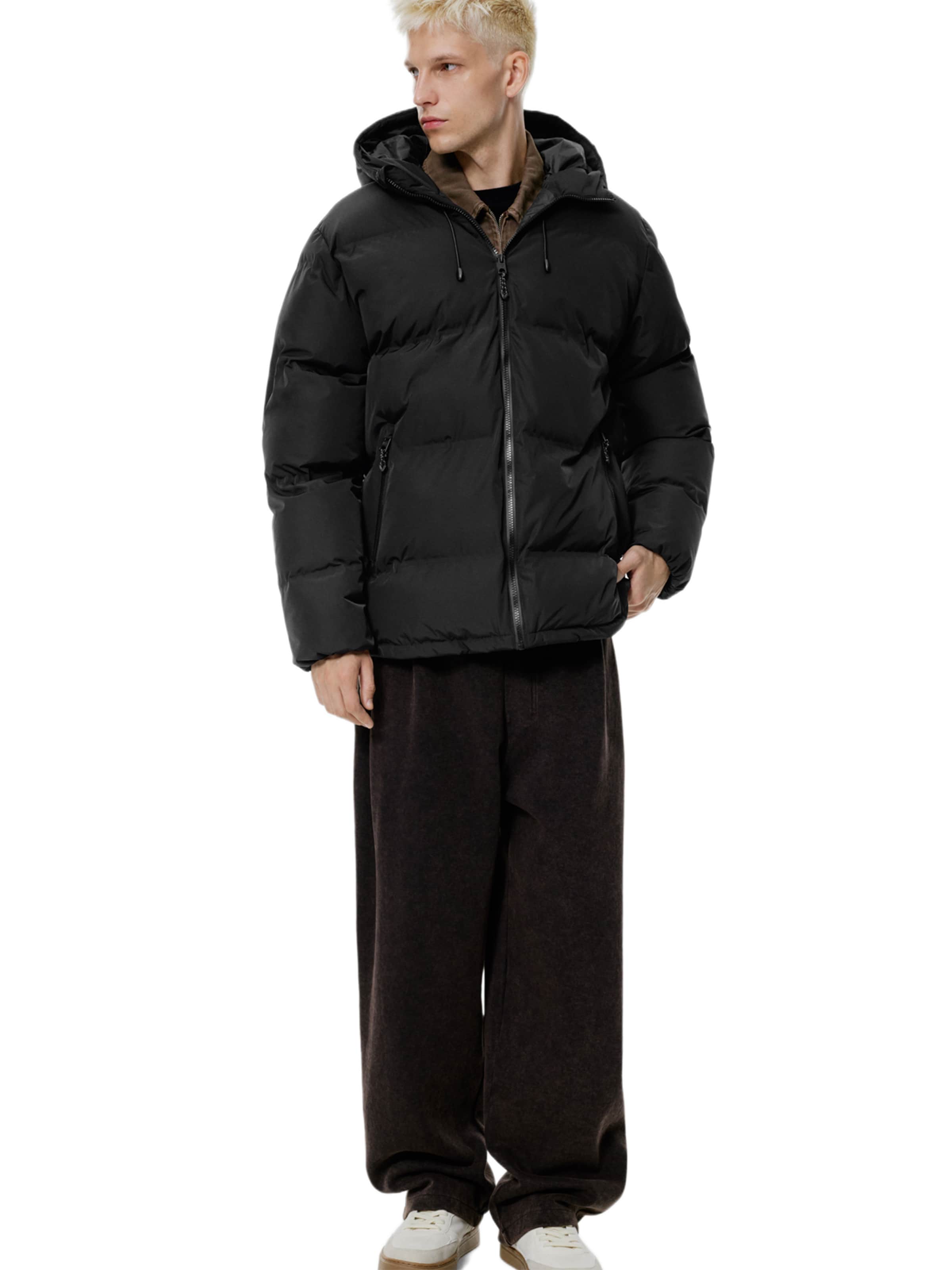 Geacă de iarnă de la Pull&Bear pe negru