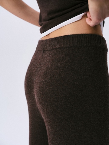 self. - Pierna ancha Pantalón en marrón