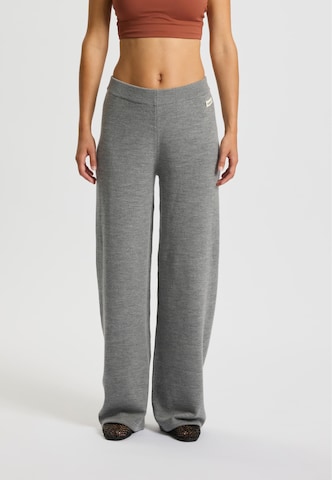 rethinkit studios Wide leg Trousers 'Keep Me' in Grey: front
