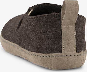 Travelin Slippers in Brown