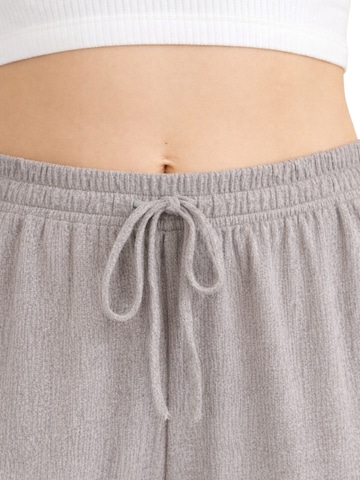 Wide leg Pantaloni 'FLORYN – Palazzohose Crinkle' di fashionshowcase in grigio