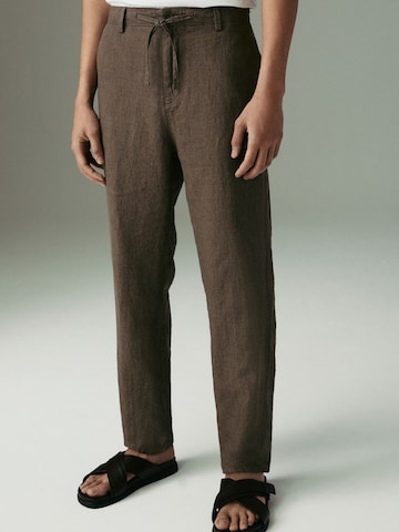 NextLoosefit Chino hlače - smeđa boja: prednji dio