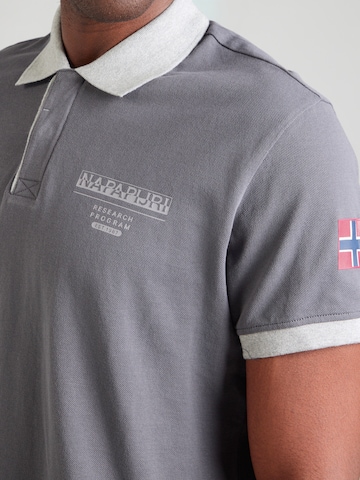 NAPAPIJRI Majica 'EMBERS' | siva barva