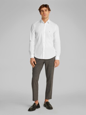 Calvin Klein Slim fit Srajca | bela barva