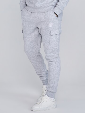 SikSilk Tapered Cargobroek in Grijs: voorkant