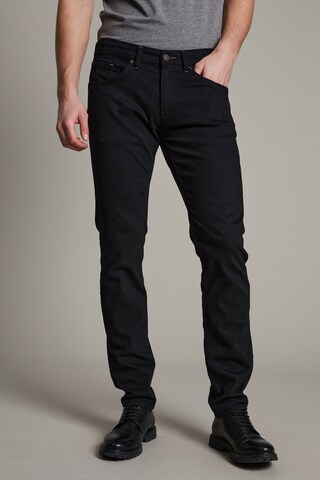 Matinique Regular Jeans 'MApete' in Zwart: voorkant