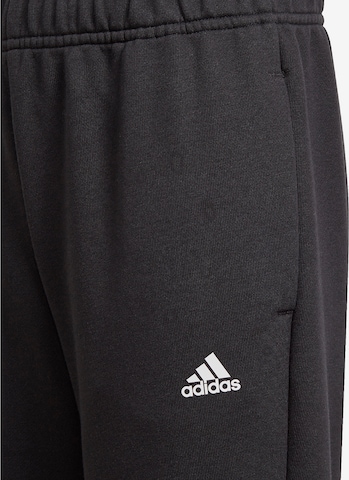 ADIDAS SPORTSWEAR Treenipuku 'Fitted' värissä musta