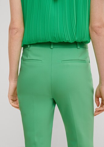 Regular Pantalon à plis COMMA en vert