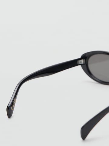 MANGO Sončna očala 'MARIAN' | črna barva