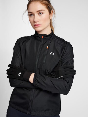 Newline Sportshandsker i sort: forside