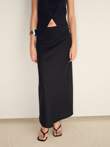 Jupe 'LAGUNA' MANGO en noir : devant