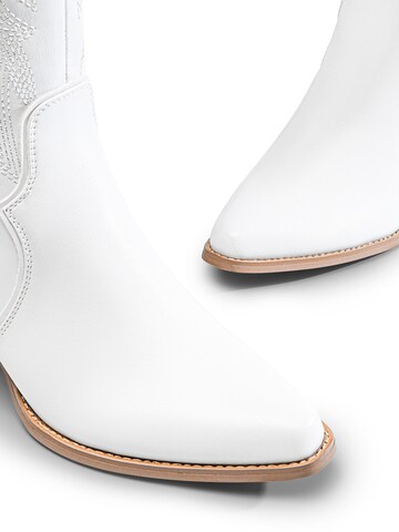 Dream Pairs Boots in White
