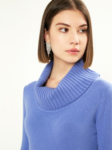 Influencer Pullover in Blau