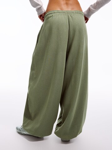 Bershka Barrel Housut värissä vihreä