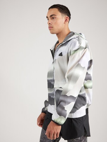ADIDAS SPORTSWEAR - Camiseta deportiva en verde: frente