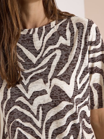 Tricou de la CECIL pe maro