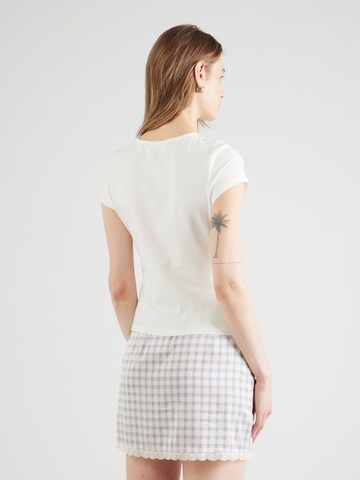 Tricou 'Emelie' de la STUDIO SELECT pe alb
